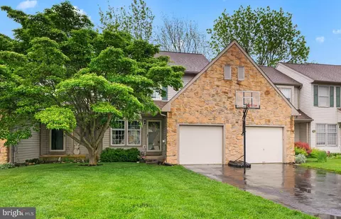 27 Winterset Ct, West Grove, PA 19390