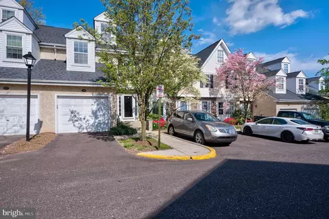 1002 Coventry Pointe Ln, Pottstown, PA 19465