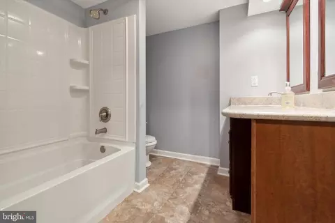 Bath - 660 Twin Bridge Dr, Wayne, PA 19087 photo 4 of 4
