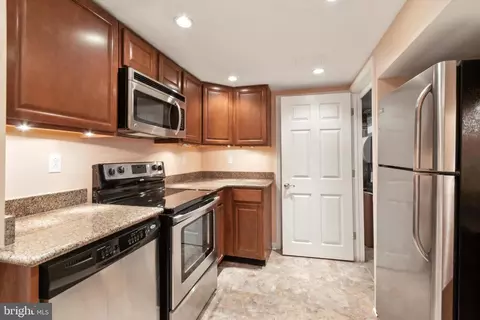 Kitchen - 660 Twin Bridge Dr, Wayne, PA 19087 photo 4 of 4