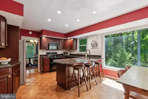 Kitchen - 660 Twin Bridge Dr, Wayne, PA 19087 photo 3 of 4