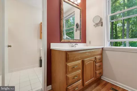 Bath - 660 Twin Bridge Dr, Wayne, PA 19087 photo 2 of 4