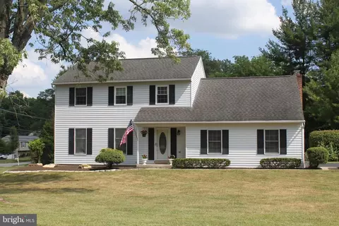 3 Robin Rd, Exton, PA 19341