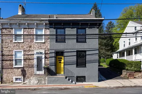 20 N Main St, Spring City, PA 19475