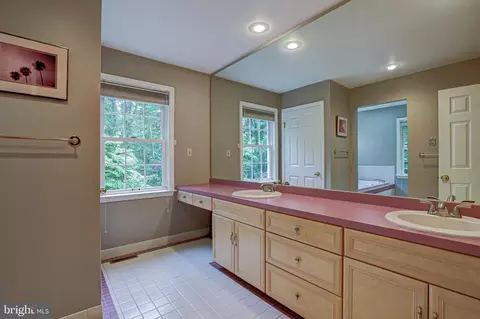 Bath - 30 Sapling Dr, Kennett Square, PA 19348 photo 2 of 5