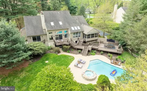 1685 Waterglen Dr, West Chester, PA 19382