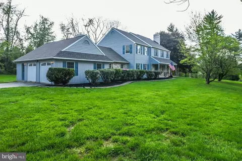 1160 Arrowhead Dr, West Chester, PA 19382