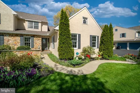 126 S Pine St, Elverson, PA 19520