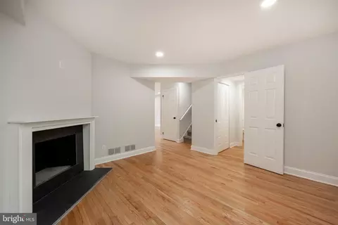 Living - 202 Curtis Ct, Chesterbrook, PA 19087 photo 2 of 5