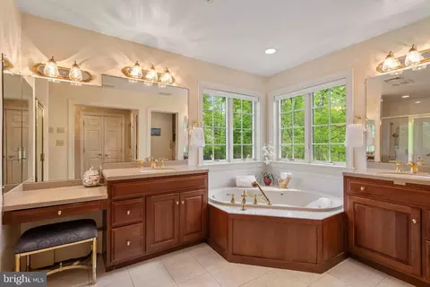 Bath - 336 Chester Rd, Devon, PA 19333 photo 3 of 5