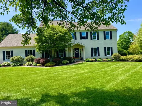 6 Kenwood Ct, Malvern, PA 19355