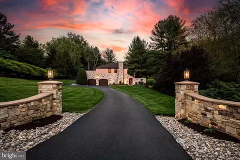 419 Sunset Hollow Rd, West Chester, PA 19380