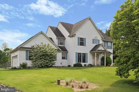 321 Mill Pond Ln, Oxford, PA 19363