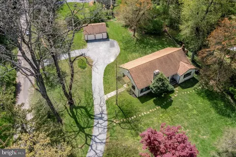 2 Rustic Ln, Malvern, PA 19355