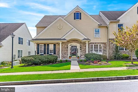 210 Brittany Dr, Avondale, PA 19311