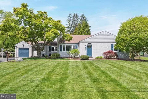 17 Martins Ln, Berwyn, PA 19312