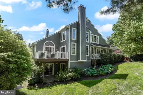 327 S Village Ln, Chadds Ford, PA 19317