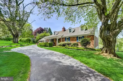 40 Old Covered Bridge Rd, Newtown Square, PA 19073