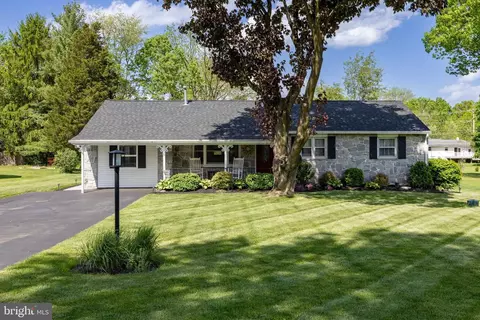 95 Earl Dr, Pottstown, PA 19465