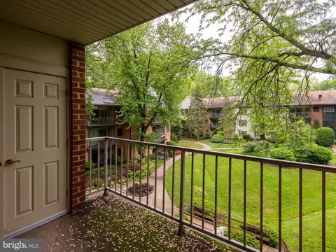 Exterior - 197 Drummers Ln, Wayne, PA 19087 photo 3 of 4