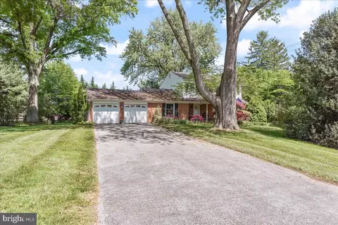 1385 Faucett Dr, West Chester, PA 19382