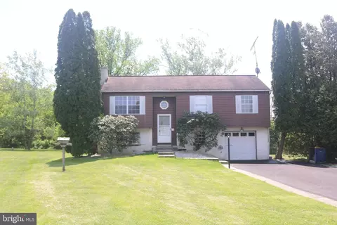 28 Frederick Rd, Coatesville, PA 19320