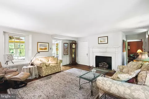 38 Old Lancaster Rd, Devon, PA 19333 photo 4
