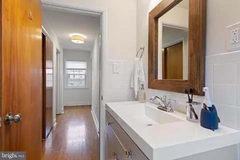 Entry Way - 217 Dorset Rd, Devon, PA 19333 photo 4 of 4