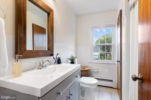 Bath - 217 Dorset Rd, Devon, PA 19333 photo 2 of 2