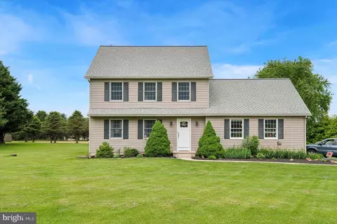 111 Fieldcrest Dr, Cochranville, PA 19330