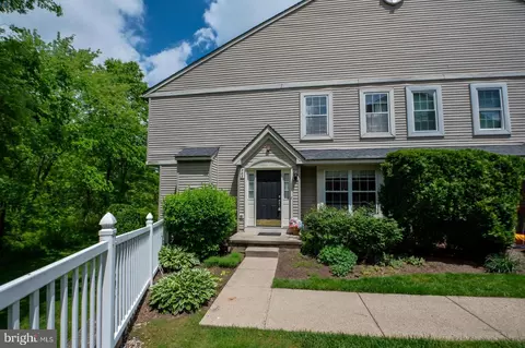 704 Cherry Wood Ct, Phoenixville, PA 19460