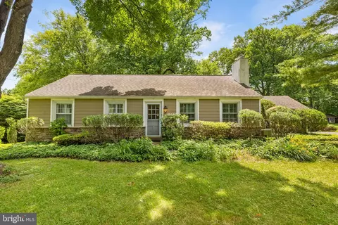 414 W Valley Rd, Wayne, PA 19087