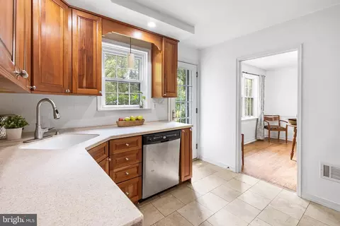 Kitchen - 414 W Valley Rd, Wayne, PA 19087 photo 4 of 4