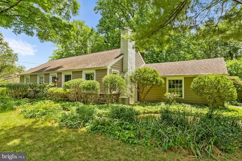 Exterior - 414 W Valley Rd, Wayne, PA 19087 photo 3 of 8