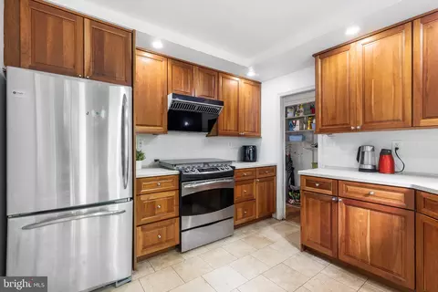 Kitchen - 414 W Valley Rd, Wayne, PA 19087 photo 2 of 4
