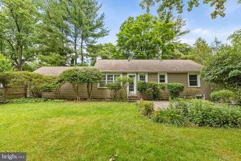 Exterior - 414 W Valley Rd, Wayne, PA 19087 photo 5 of 8