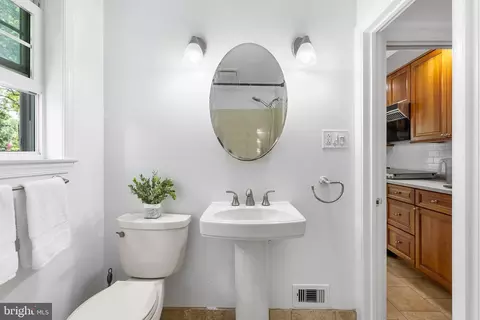 Bath - 414 W Valley Rd, Wayne, PA 19087 photo 1 of 1