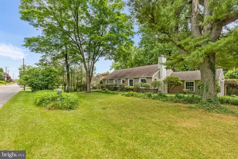 Exterior - 414 W Valley Rd, Wayne, PA 19087 photo 2 of 8
