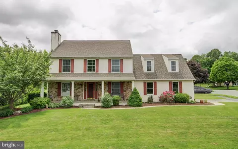3 Churchill Dr, Elverson, PA 19520