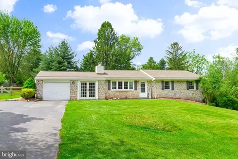 32 Galicia Dr, Phoenixville, PA 19460