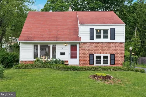 1 Sandy Ln, Malvern, PA 19355