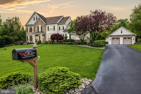 7 Mendenhall Dr, Coatesville, PA 19320