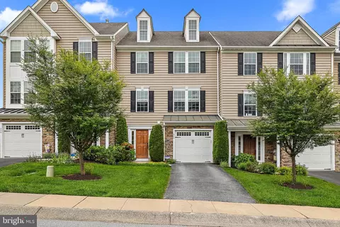 242 Tall Trees Cir, Downingtown, PA 19335