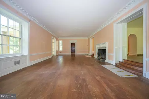 Living - 602 Old Eagle School Rd, Wayne, PA 19087 photo 2 of 11