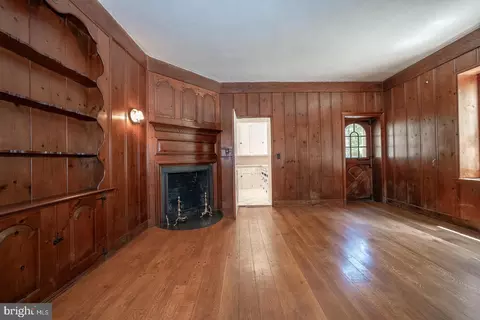Living - 602 Old Eagle School Rd, Wayne, PA 19087 photo 10 of 11