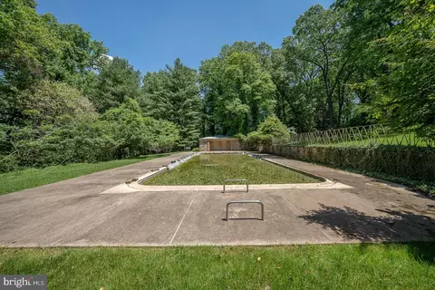 Exterior - 602 Old Eagle School Rd, Wayne, PA 19087 photo 17 of 18