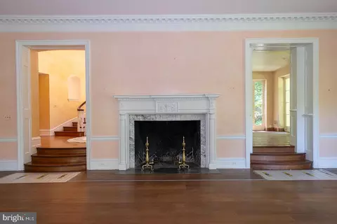 Living - 602 Old Eagle School Rd, Wayne, PA 19087 photo 3 of 11