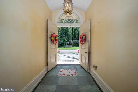 Entry Way - 602 Old Eagle School Rd, Wayne, PA 19087 photo 1 of 26
