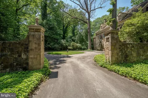 Exterior - 602 Old Eagle School Rd, Wayne, PA 19087 photo 4 of 18