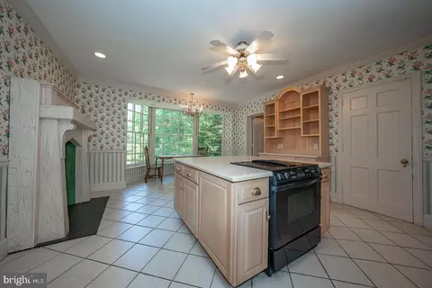 Kitchen - 602 Old Eagle School Rd, Wayne, PA 19087 photo 4 of 4